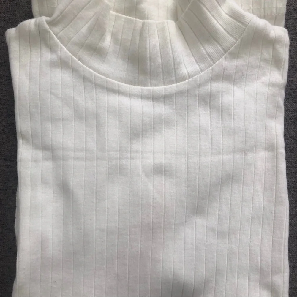 White Ribbed Turtleneck - Picture 5 of 5